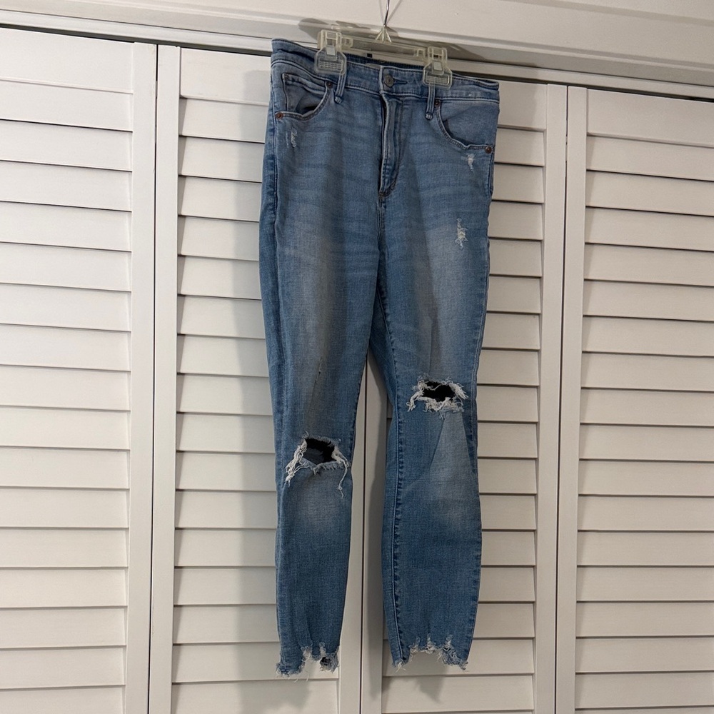 Distressed Abercrombie & Fitch Stretchy Skinny Jeans